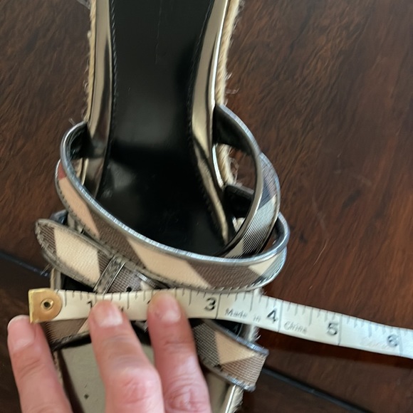 Authentic Burberry heels - Picture 9 of 9